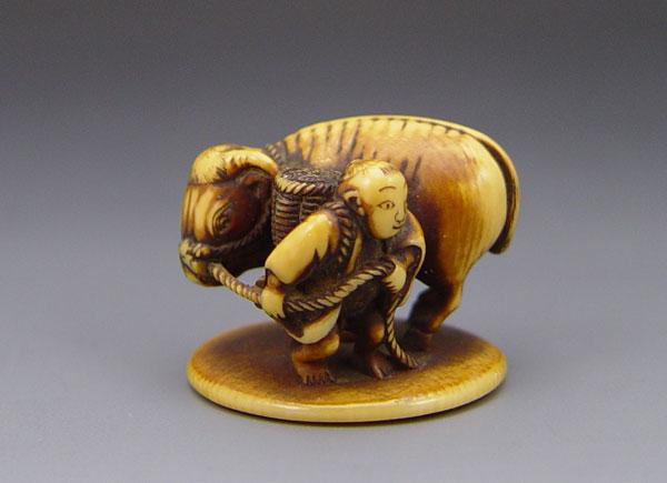 SIGNED IVORY NETSUKE Boy with b8e06