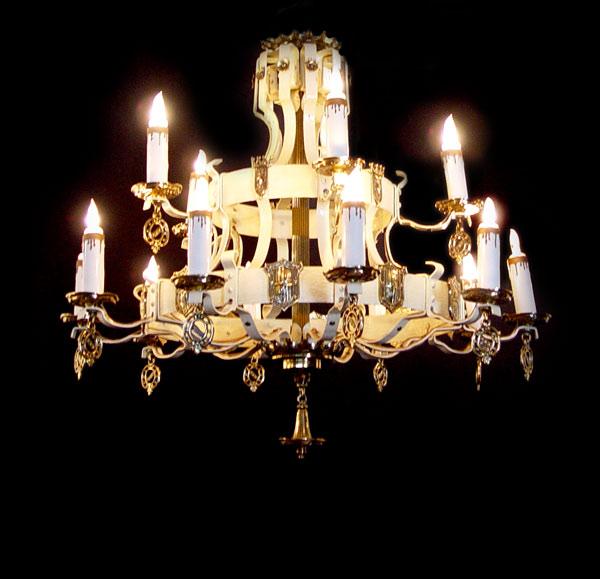 15 LIGHT CHANDELIER: Painted iron