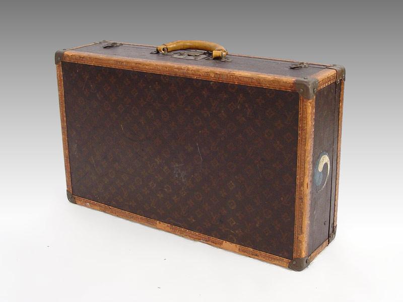 VINTAGE LOUIS VUITTON SUITCASE: