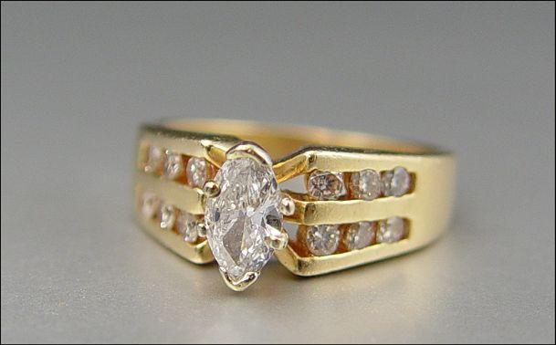 MARQUIS BRILLIANT DIAMOND RING: