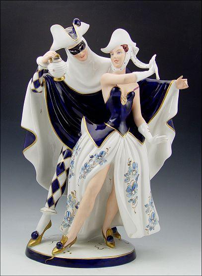 LARGE ROYAL DUX PORCELAIN FIGURAL GROUP: