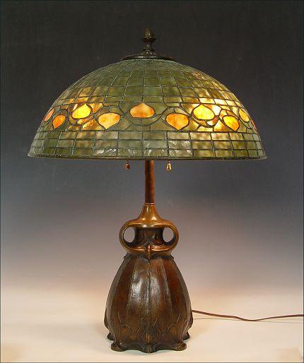 HIGH QUALITY TIFFANY STYLE ACORN LAMP: