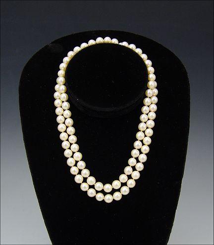 LONG STRAND OF CULTURED PEARLS  b94ce