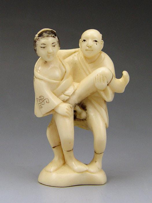 CARVED EROTIC IVORY STANDING COUPLE b94d7