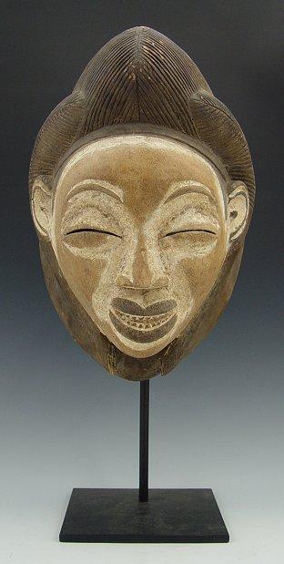 CARVED AFRICAN MASK BELIEVED TO b9173