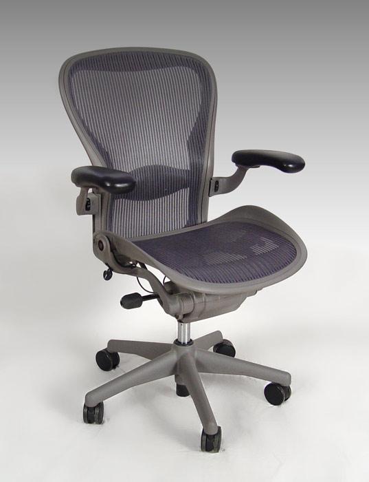 HERMAN MILLER AERON DESK / TASK