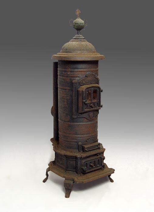 CAST IRON ORNATE ARBUTUS WOOD STOVE: