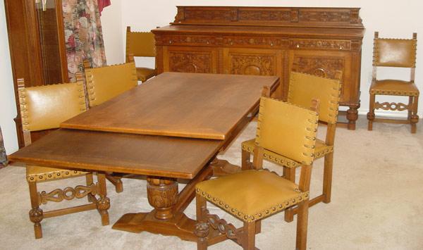 GRAND VICTORIAN OAK DINING TABLE