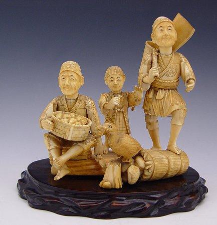 JAPANESE CARVED IVORY FIGURAL GROUP: