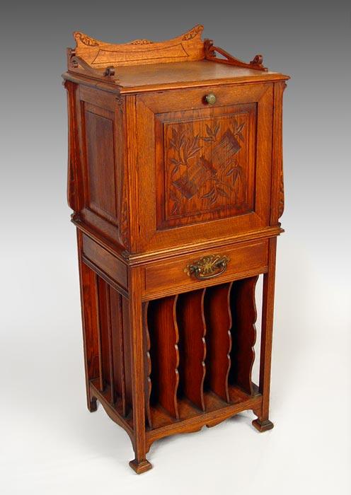 VICTORIAN OAK MUSIC STAND: Carved