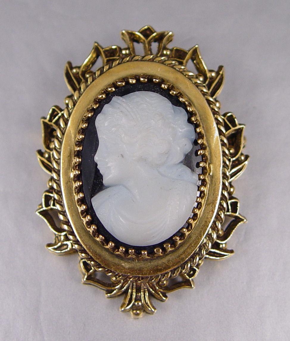 CARVED ONYX CAMEO IN 14K GOLD PENDANT b9a95