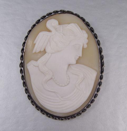 LARGE CAMEO BROOCH IN STERLING b9a9e