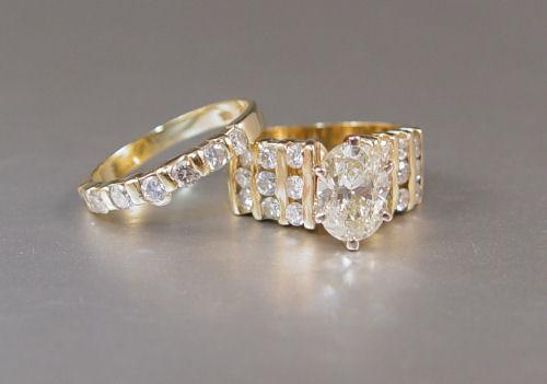 OVAL BRILLIANT DIAMOND BRIDAL RINGS  b9a0c