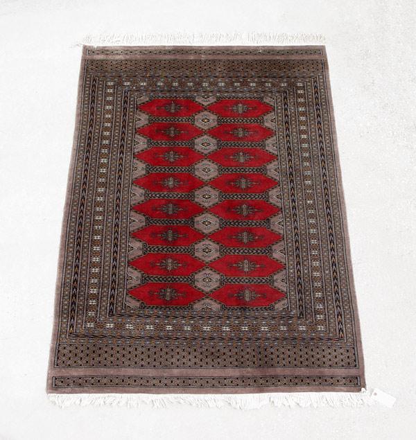 HAND TIED BOKHARA RUG: Approx.