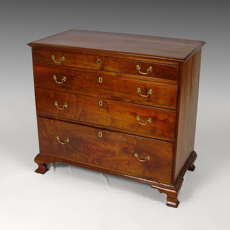 CHIPPENDALE 4 DRAWER CHEST Graduated b9d78