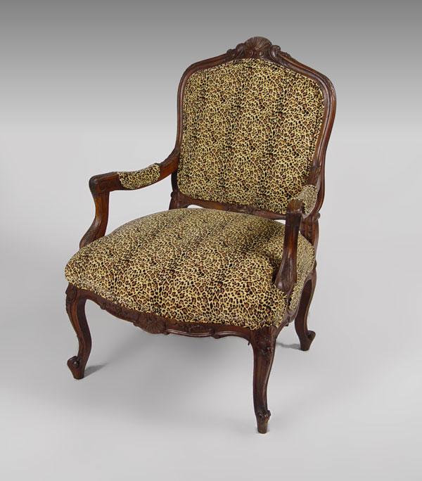CARVED LOUIS XV STYLE FRENCH FAUTEUIL  b9dbd