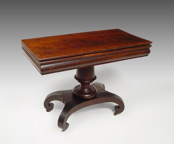 EMPIRE FLAME MAHOGANY CARD TABLE  b9e0d