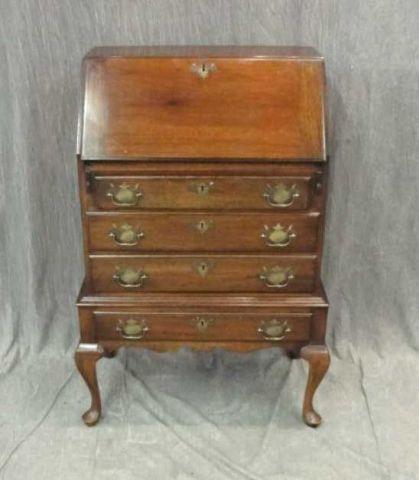 Small Queen Anne-Style Mahogany