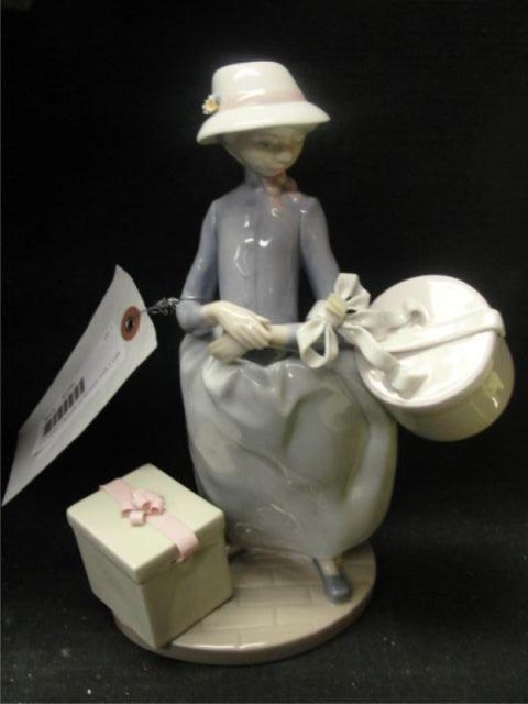 LLADRO Figurine of Woman with 2 bcc1d