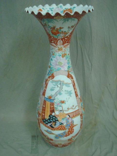 Asian Porcelain Vase with Ruffled bdcc5