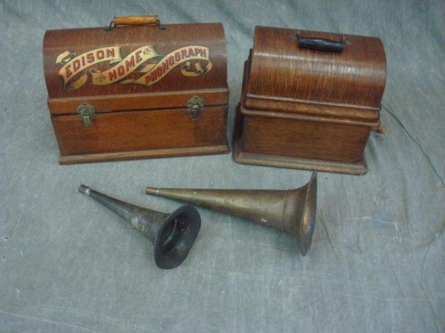 2 Victrolas in Oak Cases In original bdd02