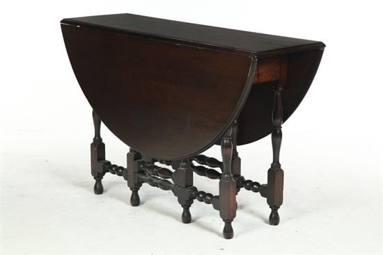 WILLIAM AND MARY-STYLE DINING TABLE.