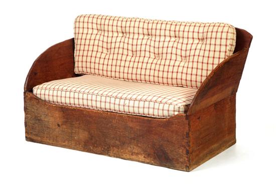 COUNTRY SOFA American 19th century 10927d