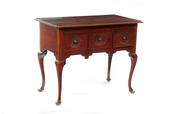 QUEEN ANNE DRESSING TABLE American 10930c