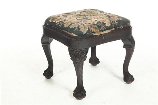 CHIPPENDALE STYLE FOOT STOOL  1093af