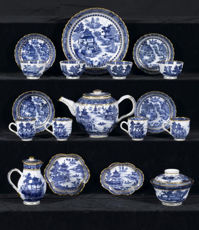 A CHINESE PORCELAIN TEA AND COFFEE 1093c9
