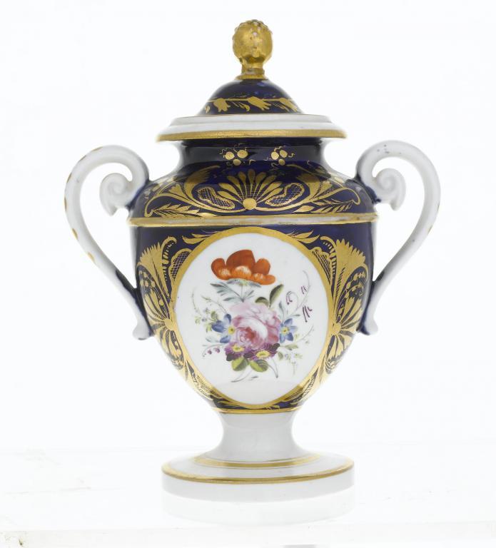 A DERBY TWO HANDLED VASE AND COVER of 1093e3