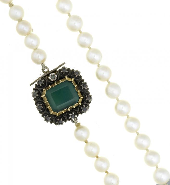 A CULTURED PEARL NECKLACE of approximately 109447