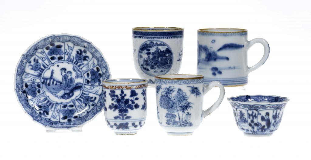 A CHINESE PORCELAIN COFFEE CAN  10945b