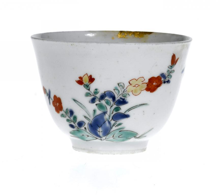 A KAKIEMON CUP OR SMALL BOWL
with rounded