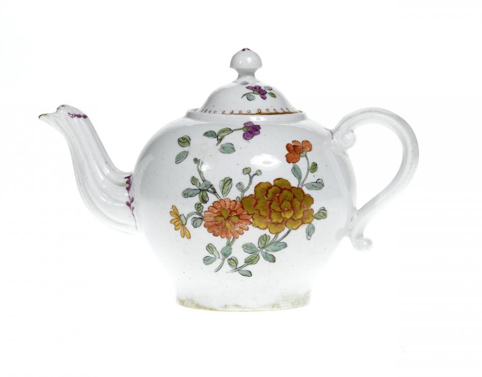 A DERBY TEAPOT AND COVER of globular 1094c5