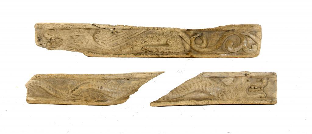 TWO FRAGMENTS OF AN ENGLISH CARVED 10952f