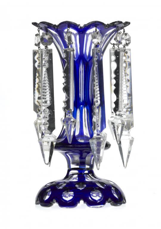 A CASED GLASS LUSTRE VASE
cased