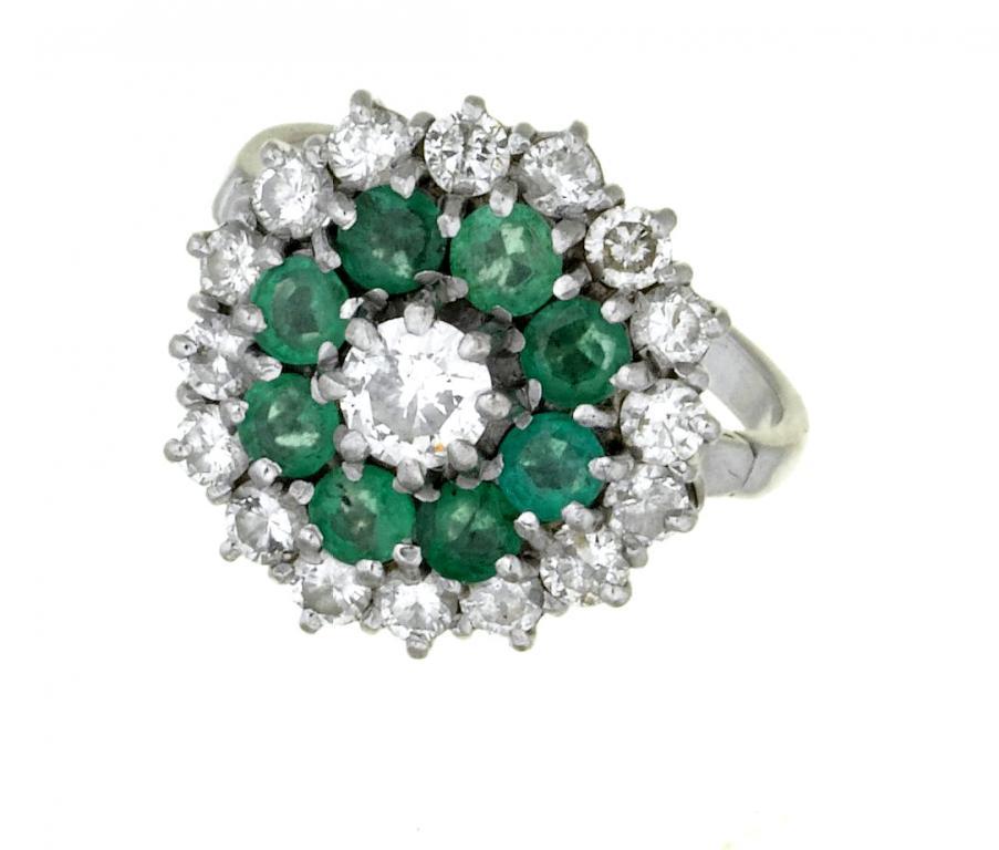 A DIAMOND AND EMERALD CLUSTER RING with 109562