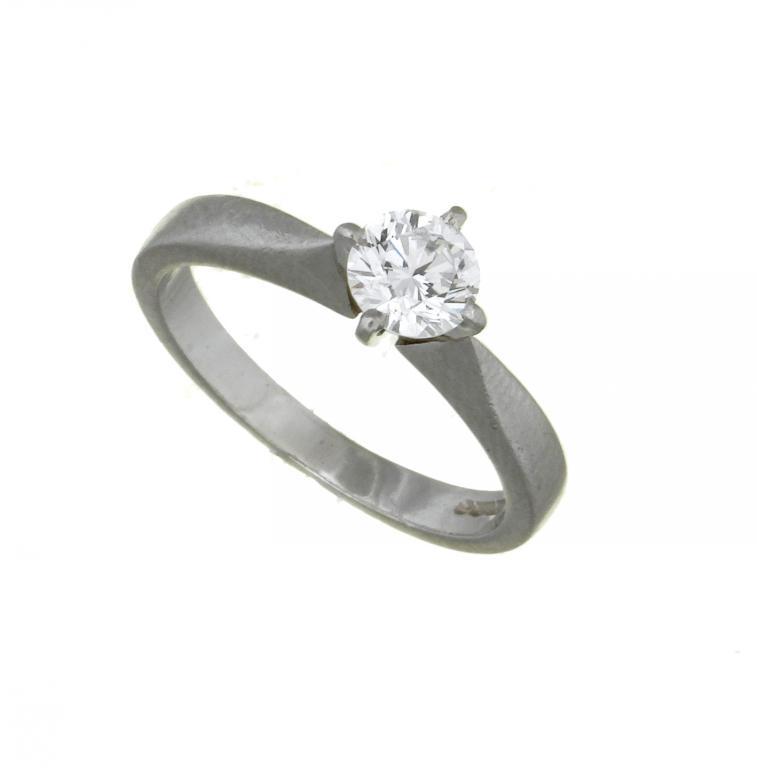 A DIAMOND SOLITAIRE RING with 109580