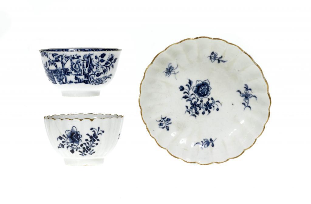 AN ISLEWORTH TEA BOWL AND A DERBY 109588