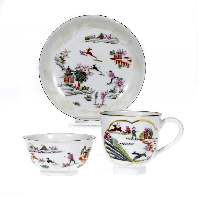 AN ENGLISH DECORATED CHINESE PORCELAIN 109592