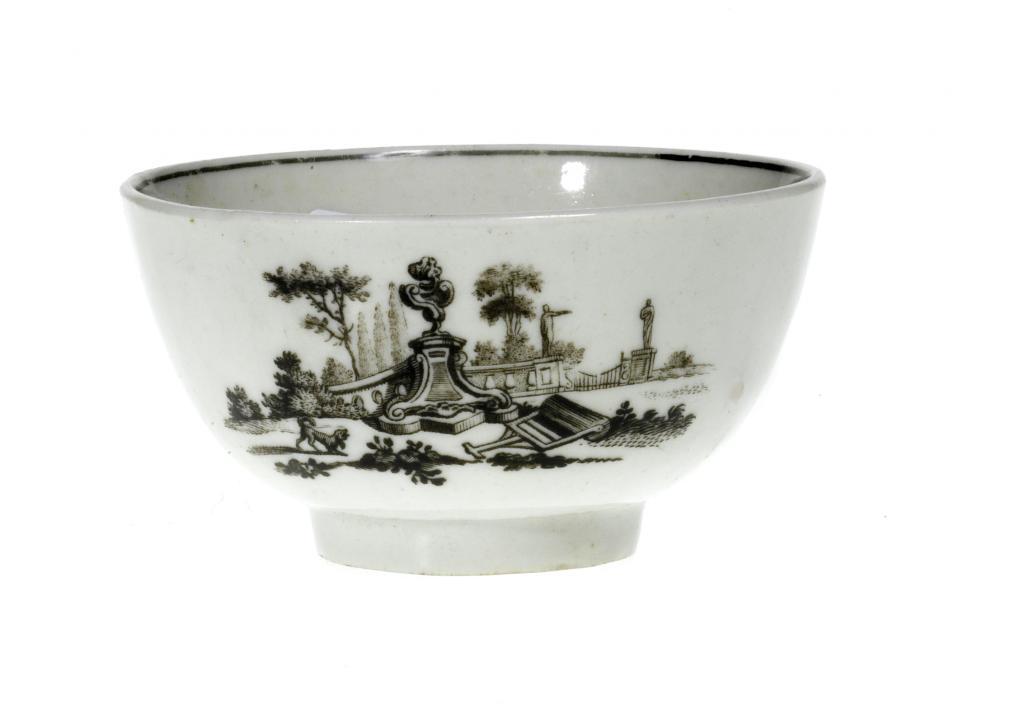 A DERBY TEA BOWL with overglaze 1095a4