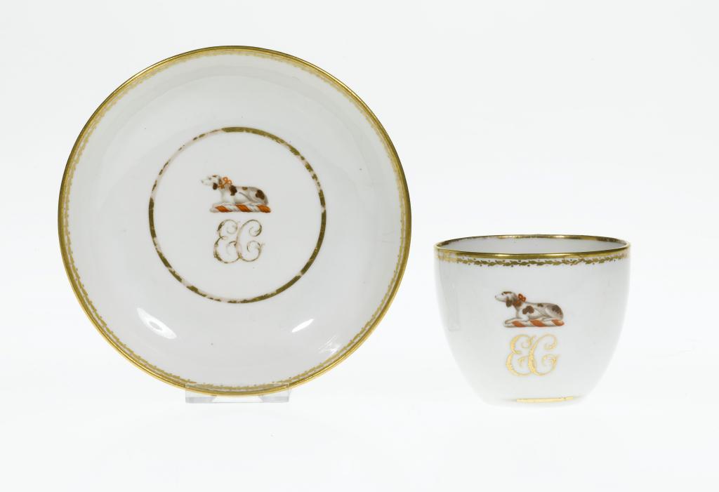 A DERBY CRESTED TEACUP AND SAUCER of 1095a9