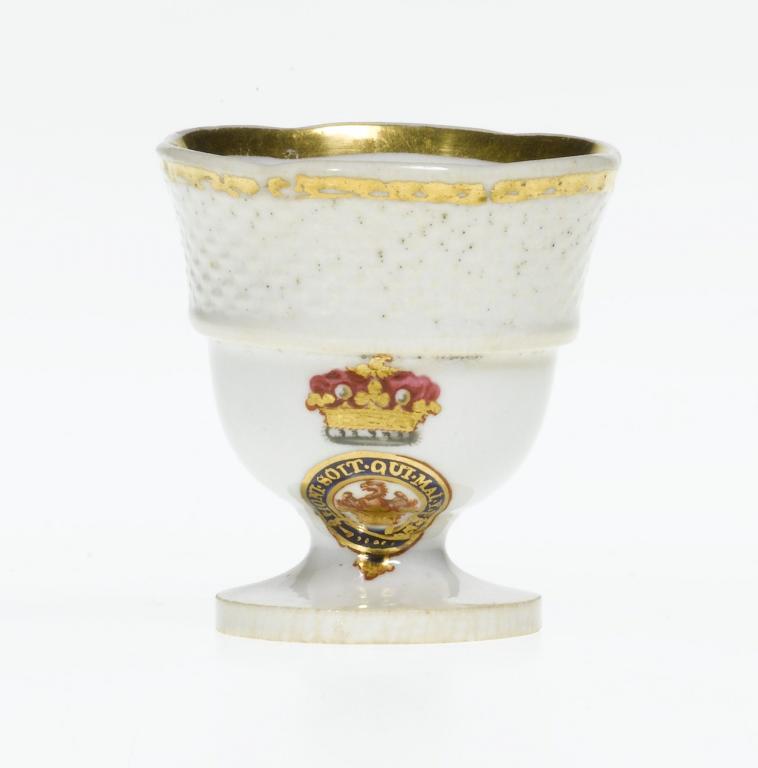 A DERBY CRESTED EGG CUP of bell 10962a