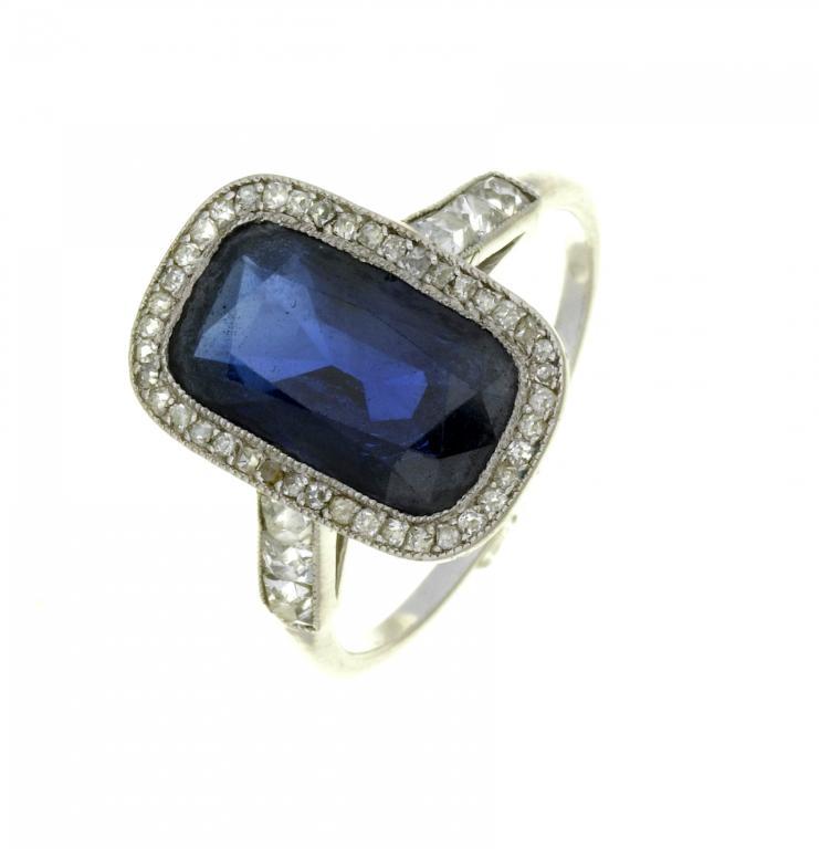 A SAPPHIRE AND DIAMOND RING the 10963c