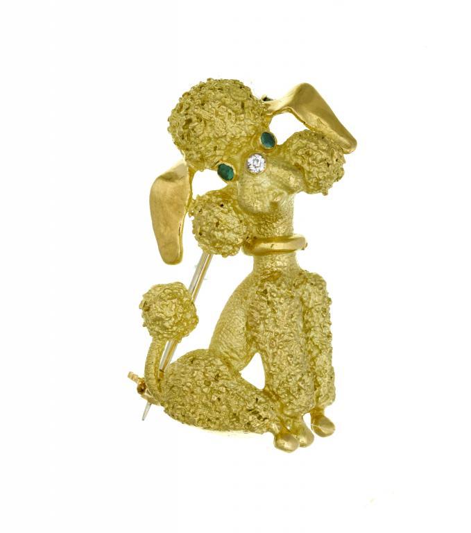 AN EMERALD AND DIAMOND POODLE BROOCH of 1096e8