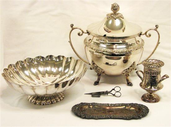 Group of silverplate: covered 12