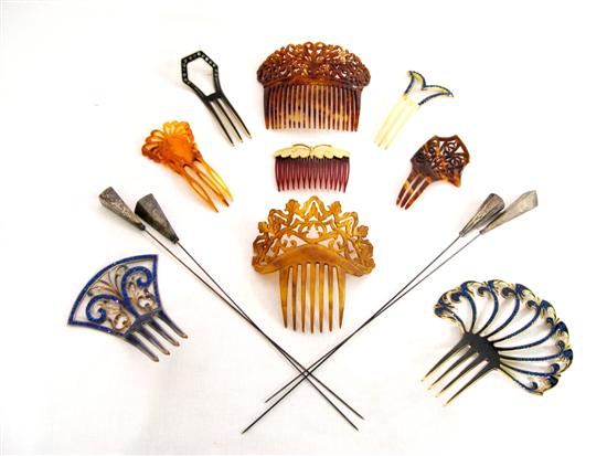 Nine assorted vintage haircombs