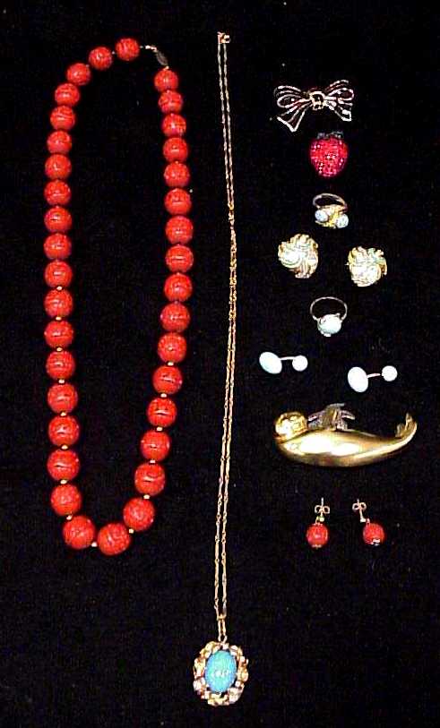 Costume jewelry including a Trifari 109afd