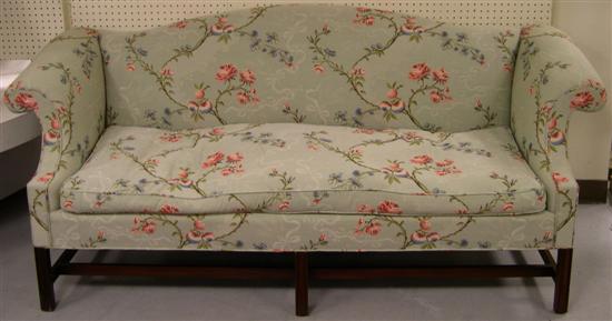 Chippendale style Camelback sofa 109d02